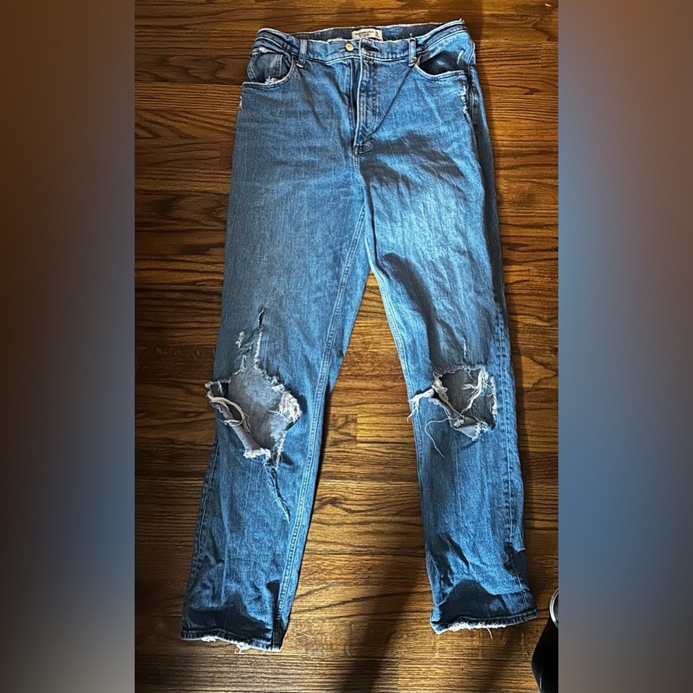 Abercrombie 90s straight distressed Jean